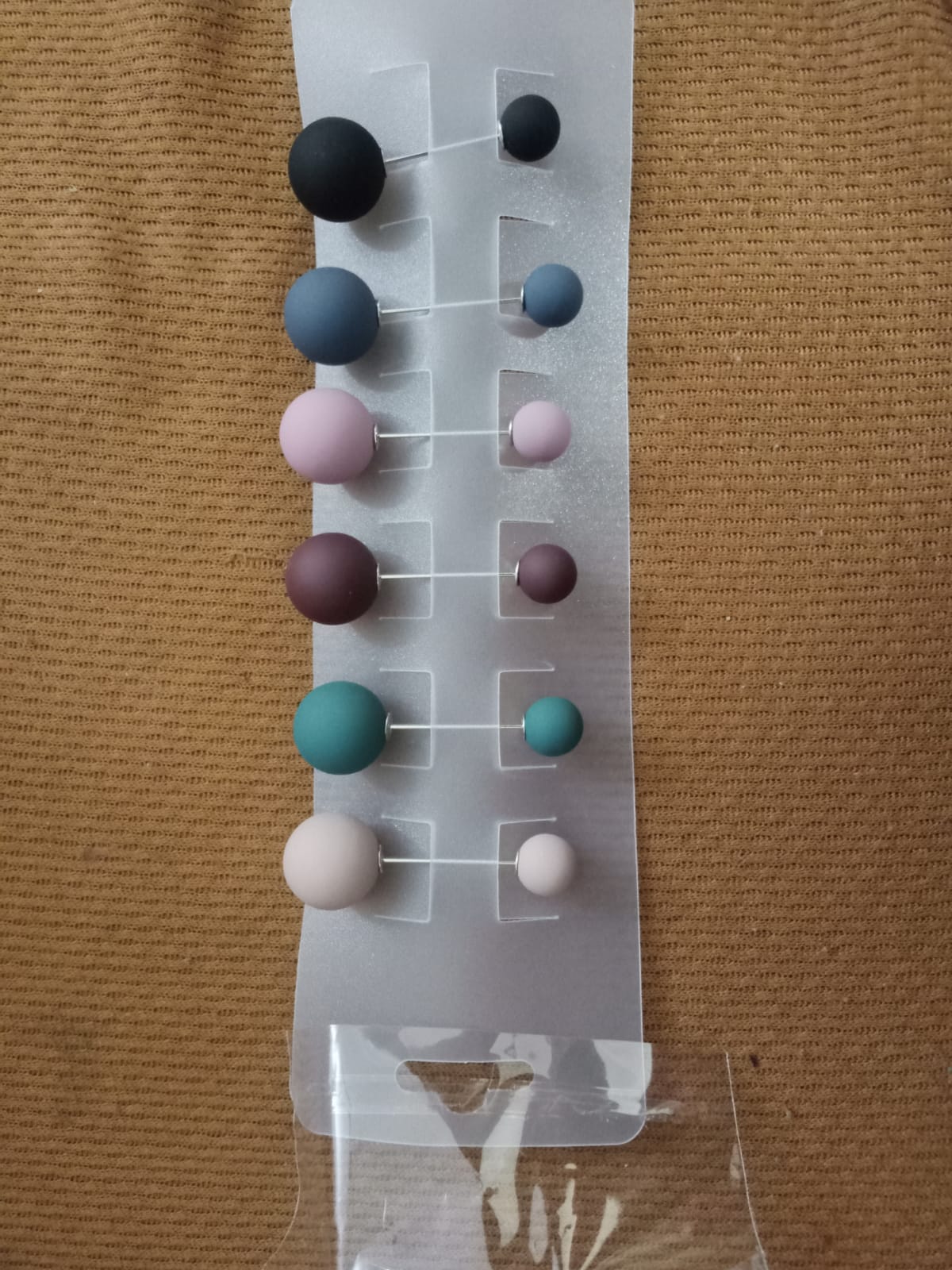 Mate Colors Double Side Circle Shape Pins (6 Pins)